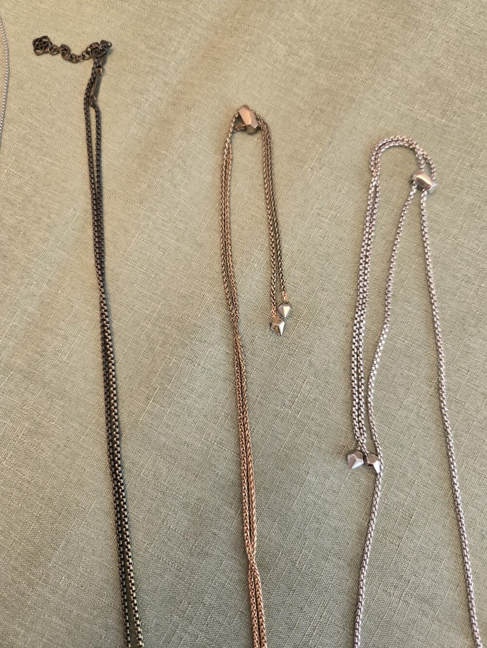 Kendra Scott bulk. 12 necklaces and 6 rings Various metals and conditions - Picture 5 of 11